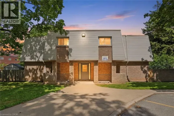 Row / Townhouse for sale: 17 OLD PINE Trail Unit# 156, St. Catharines
