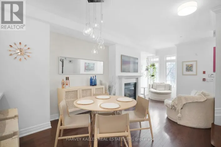 17 PEELAR MEWS, Toronto