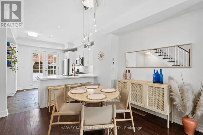 17 PEELAR MEWS, Toronto