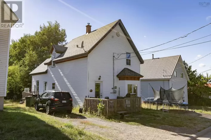 17 Pleasant Street, Springhill