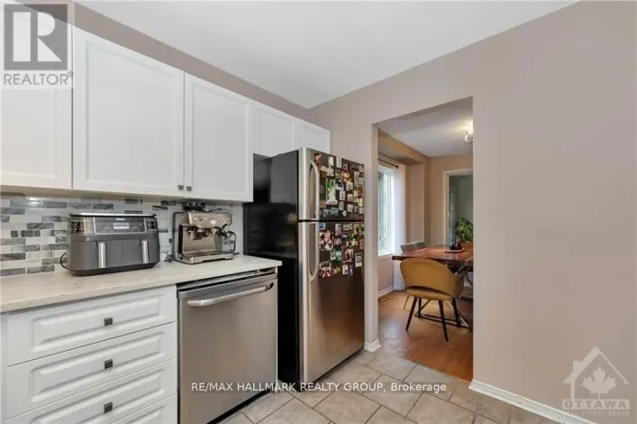 17 RAVENSCROFT COURT, Ottawa