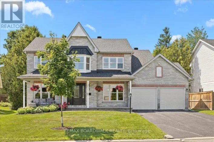17 SHIPLEY CRESCENT, Ottawa