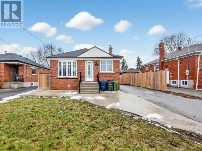 17 STRODE DRIVE, Toronto