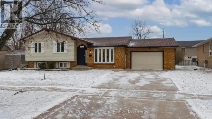 17 SUNCOAST DRIVE W, Goderich)
