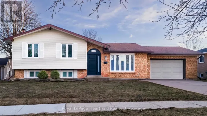 17 SUNCOAST DRIVE W, Goderich)