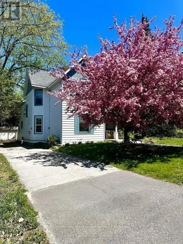 17 WAUBEEK STREET, Parry Sound