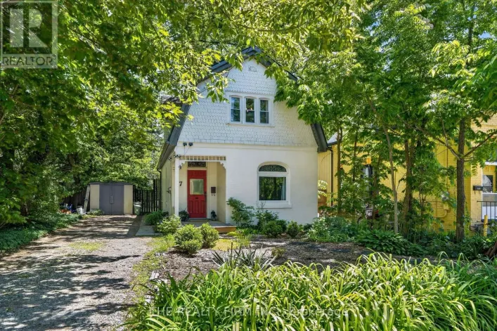 17 WOODWARD AVENUE, London North