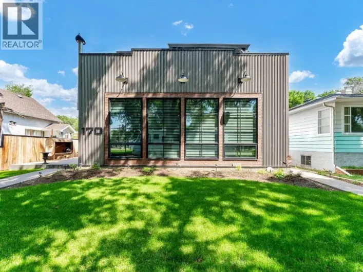 170 2 Street NW, Medicine Hat