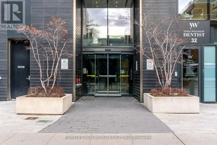 1701 - 28 WELLESLEY STREET E, Toronto