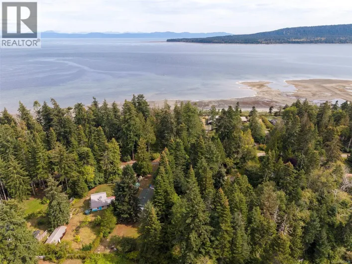 House for sale: 1701 Dalziel Rd, Denman Island