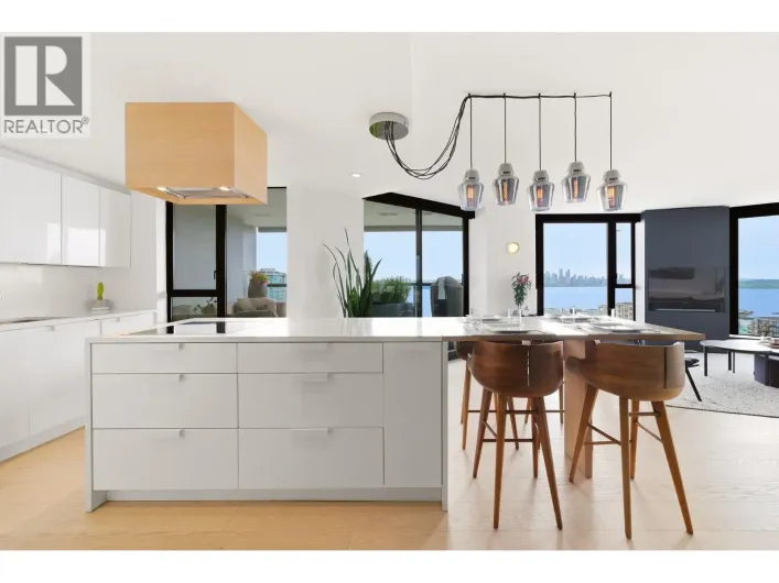 1702 120 W 2ND STREET, North Vancouver