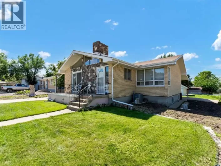 1702 15 Avenue SE, Medicine Hat