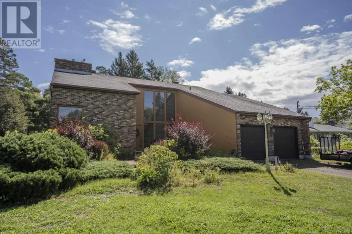 1702 GLENWOOD CRESCENT, Thunder Bay