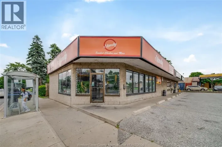 1705 WYANDOTTE STREET West, Windsor