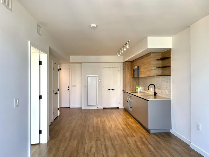 1707 10448 UNIVERSITY DRIVE, Surrey