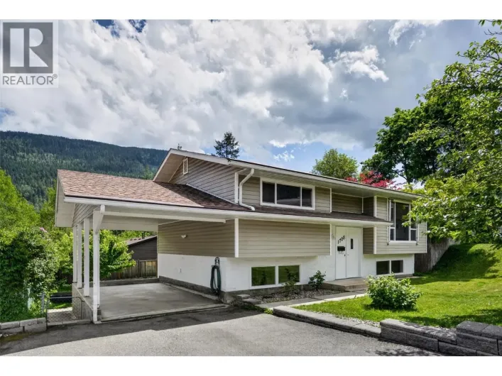 1708 SLOCAN Crescent, Nelson