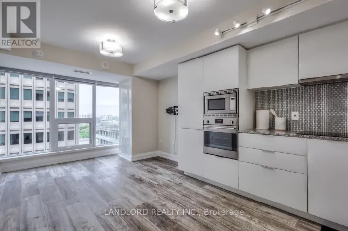 Apartment for rent: 1714 - 955 BAY STREET, Toronto