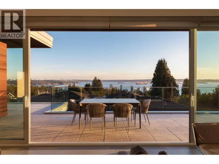 1715 22ND STREET, West Vancouver