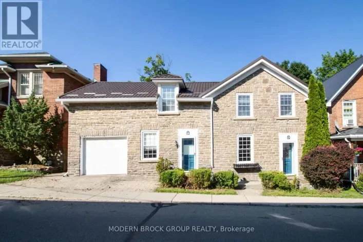 Duplex for sale: 17/19 ORMOND STREET, Brockville