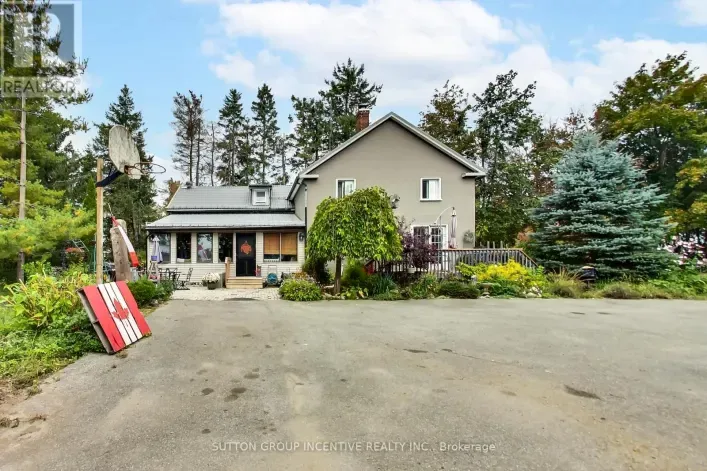 1724 PENETANGUISHENE ROAD, Springwater