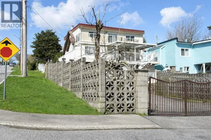 1728 SEVENTH AVENUE, New Westminster