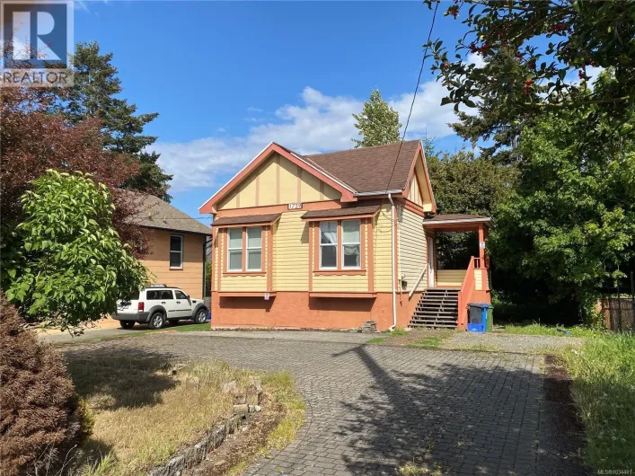 1729 Foul Bay Rd, Oak Bay