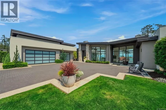 1730 Oak Leaf Dr, Nanoose Bay