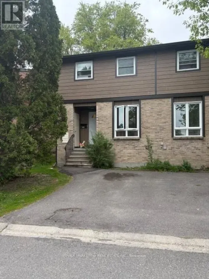Row / Townhouse for sale: 1731 TRAPPIST LANE, Ottawa