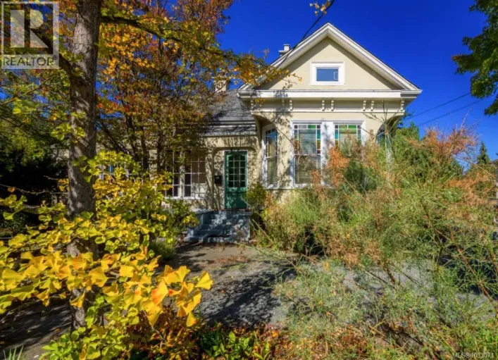 1736 Haultain St, Victoria