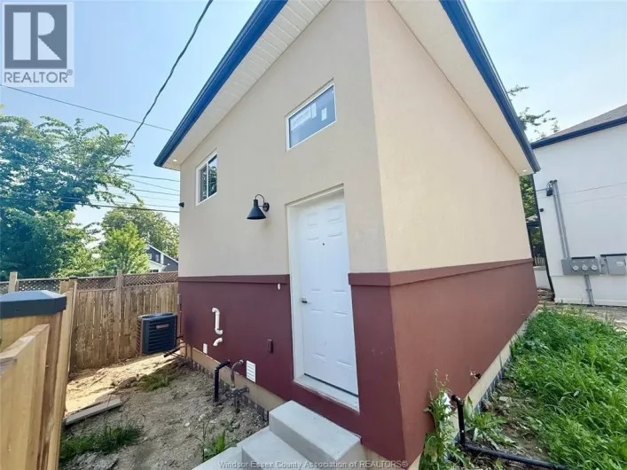 1740 BUCKINGHAM DRIVE, Windsor