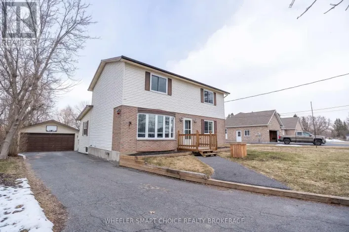 17407 COUNTY RD 18 ROAD, South Stormont