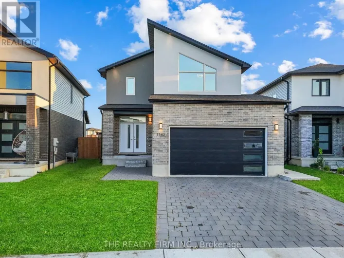1742 APPLEROCK AVENUE, London North