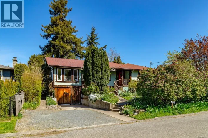 1742 Christmas Ave, Saanich