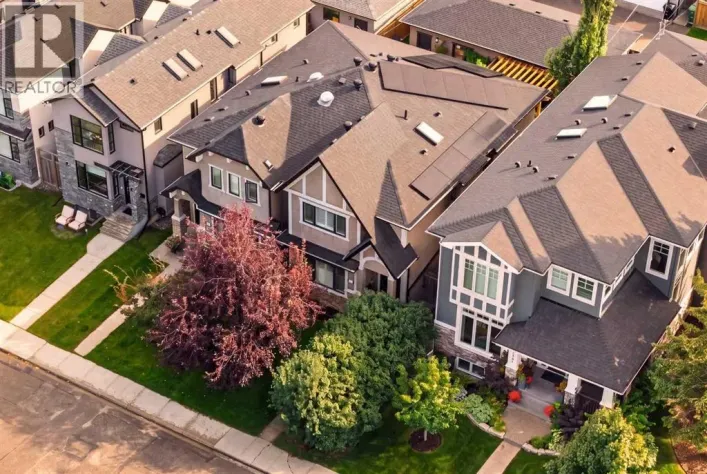 1743 46 Avenue SW, Calgary