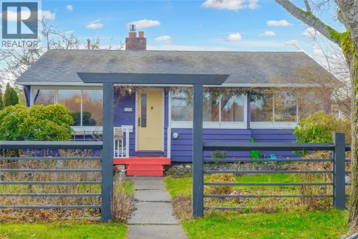 House for sale: 1747 Newton St, Victoria