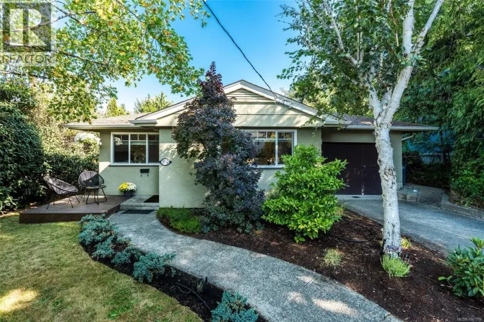 1752 Kisber Ave, Saanich