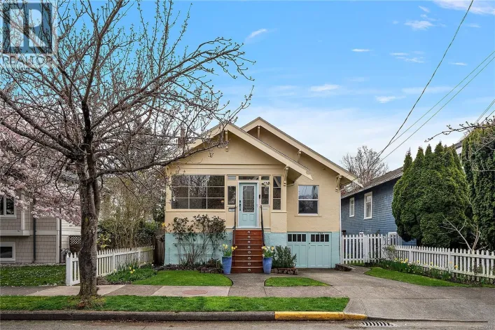 1753 Davie St, Victoria