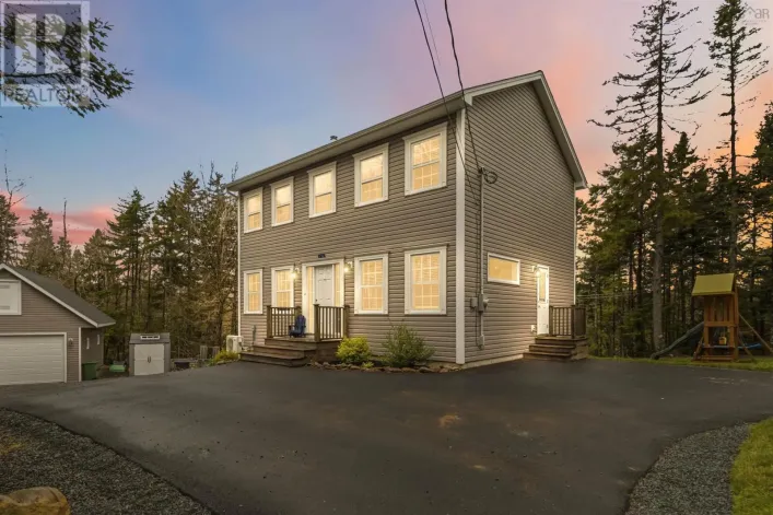 176 Clivedon Court, Fall River