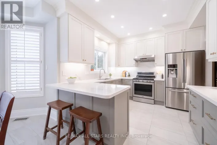 176 MANHATTAN DRIVE, Markham