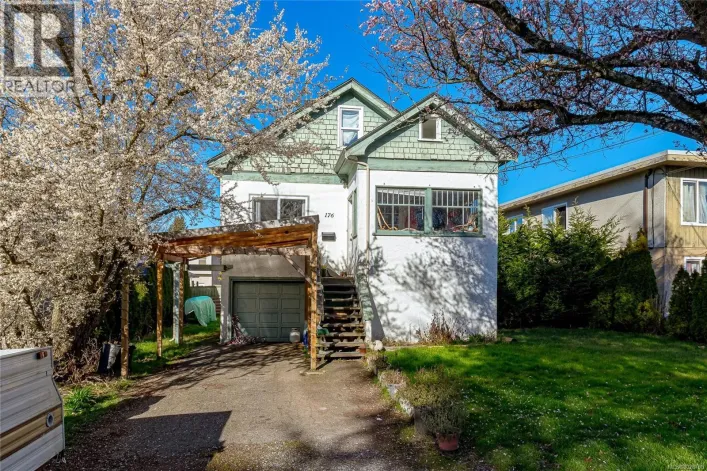 176 Regina Ave, Saanich