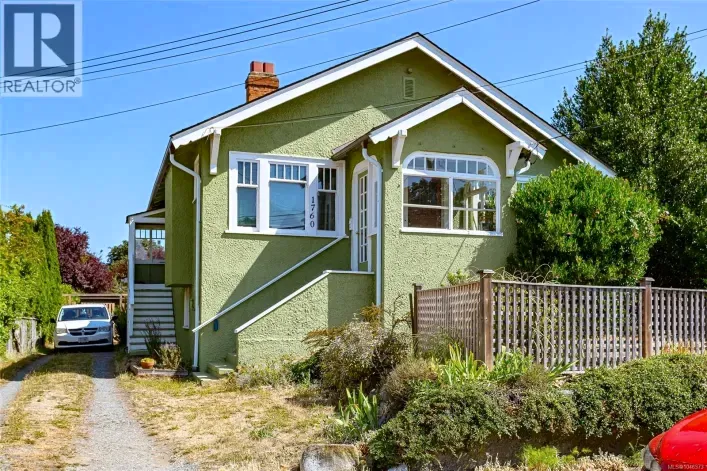 1760 Haultain St, Victoria