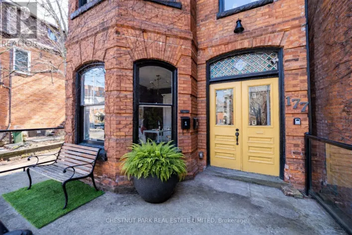 177 CHARLTON AVENUE W, Hamilton