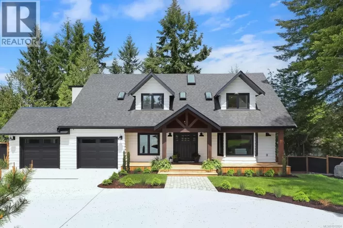 177 Sunningdale Rd E, Qualicum Beach