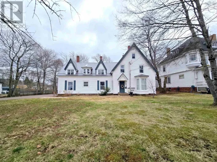 179-181 East Victoria Street, Amherst