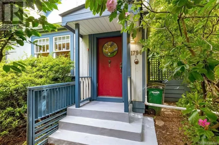 1794 Midgard Ave, Saanich