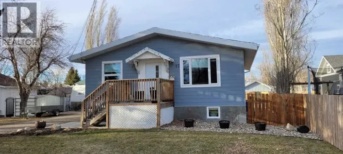 17W Civic Avenue, Magrath