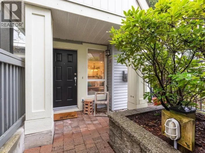 18 1073 LYNN VALLEY ROAD, North Vancouver