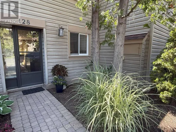 18 - 128 ESCARPMENT CRESCENT, Collingwood