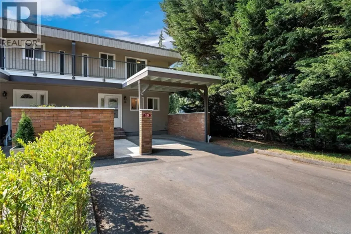18 1701 McKenzie Ave, Saanich