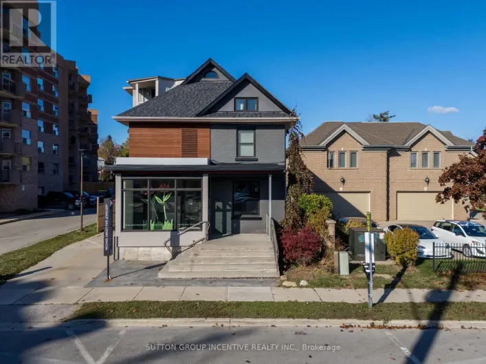 18 - 18 WORSLEY STREET, Barrie